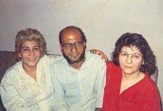 Mahfooz Ahmad Khan is flanked by his two Jewish aunts, Khatoon (left) and Ghazala.  (Tazpit News Agency)